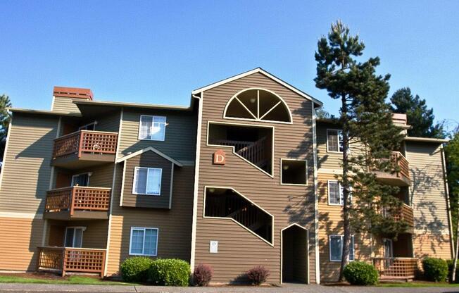 Cascadia Pointe Apartments in Everett, Washington Exterior