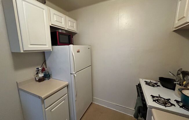 1 bed, 1 bath, $995, Unit 33