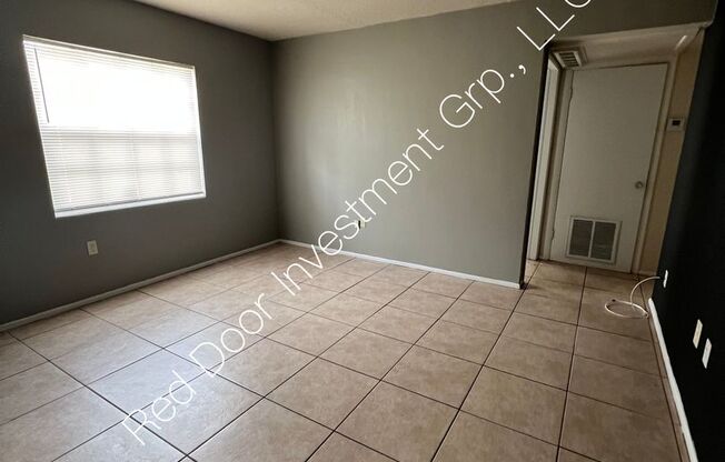 Great 2 Bedroom 1 Bath Apartment~Move In Ready