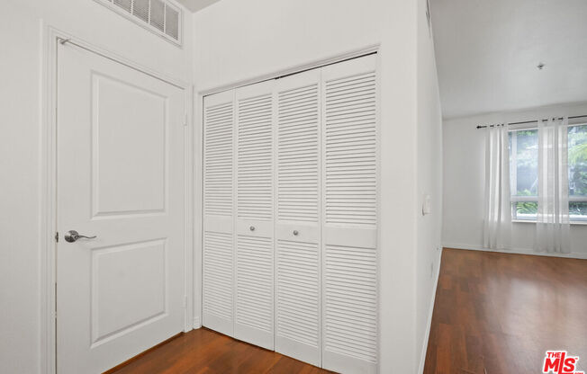 2 beds, 2 baths, 1,042 sqft, $3,100, Unit 115