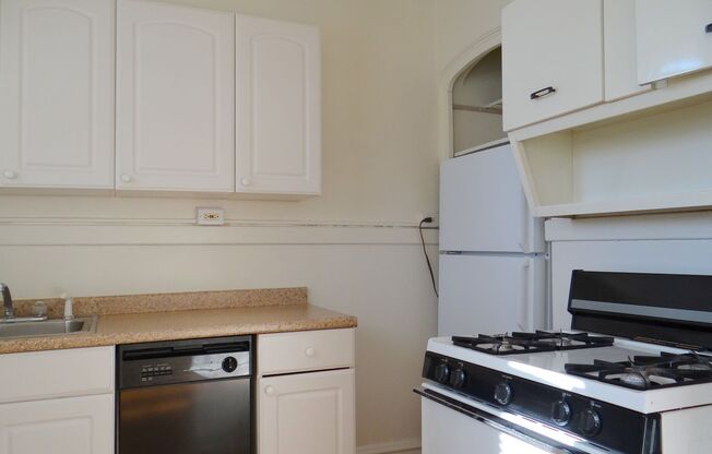 1 bed, 1 bath, $1,200, Unit 28 2N