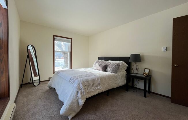 2 beds, 1 bath, 965 sqft, $1,625, Unit 7749CD