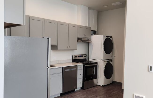 Studio, 1 bath, 397 sqft, $1,450, Unit 114