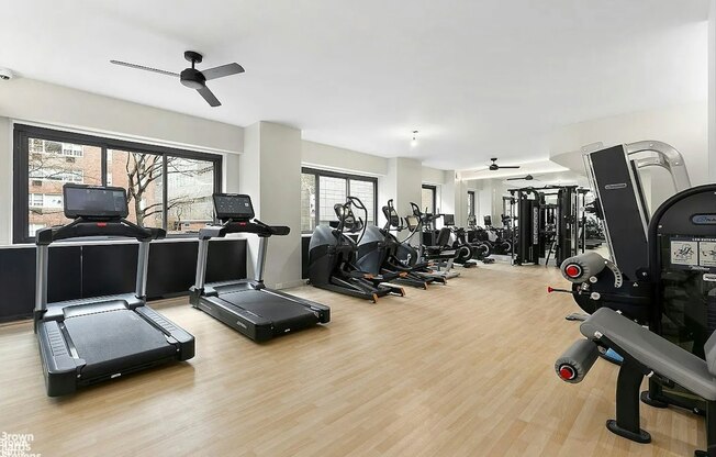 Studio, 1 bath, 400 sqft, $3,375, Unit 27BB