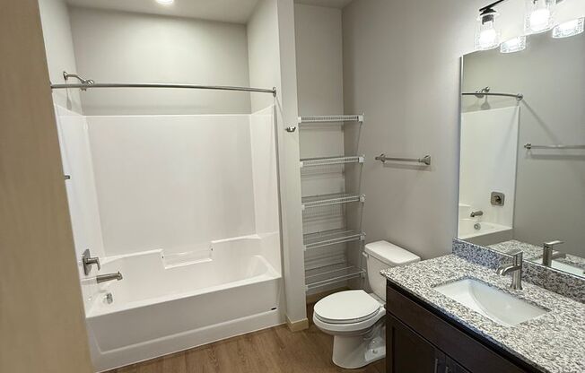 2 beds, 1 bath, 929 sqft, $1,975, Unit #214
