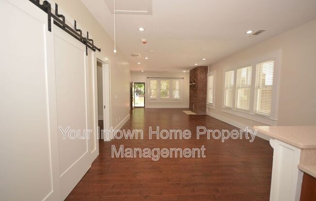 467 FELTON DR NE