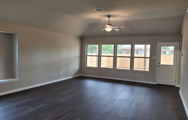 Beautiful Single Story Home in Greenspoint Heights