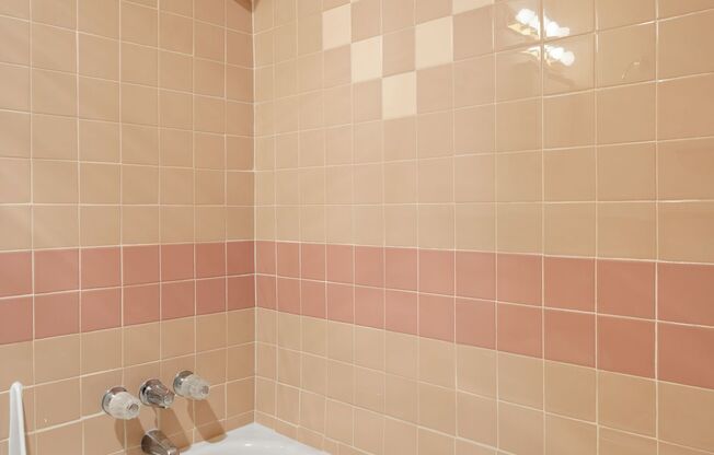 Studio, 1 bath, 400 sqft, $1,195, Unit B05