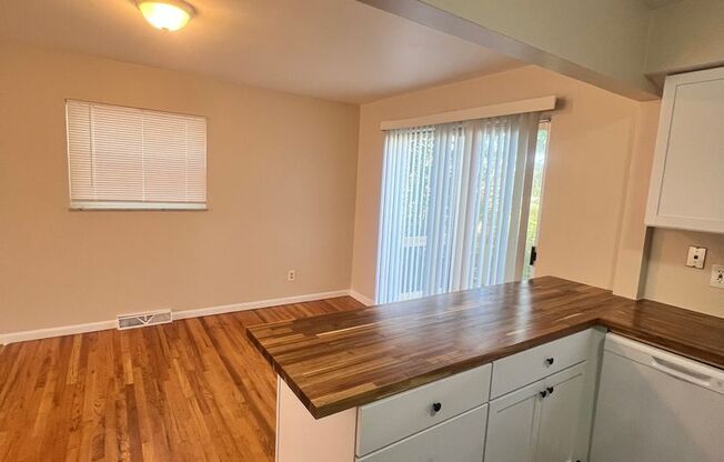 3 beds, 1.5 baths, 1,400 sqft, $1,600, Unit 2547