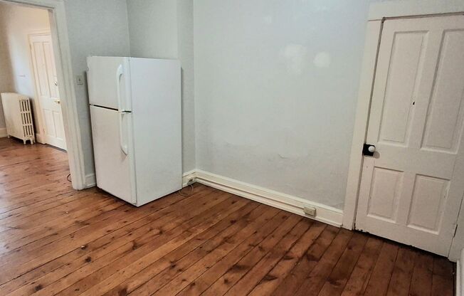 1 bed, 1 bath, 700 sqft, $1,075, Unit 1st floor