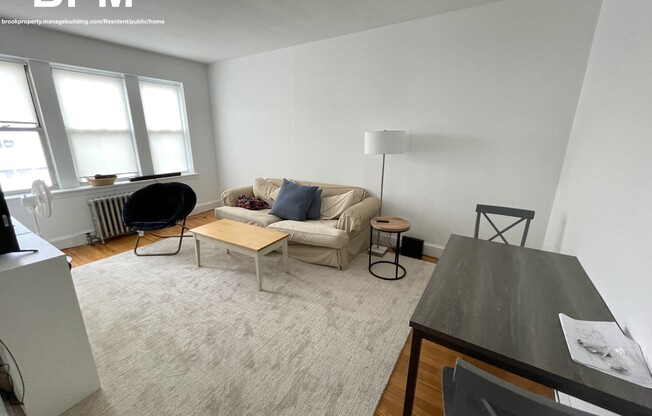 2 beds, 1 bath, $3,000, Unit 16