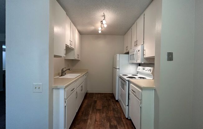 1 bed, 1 bath, $1,600, Unit 11