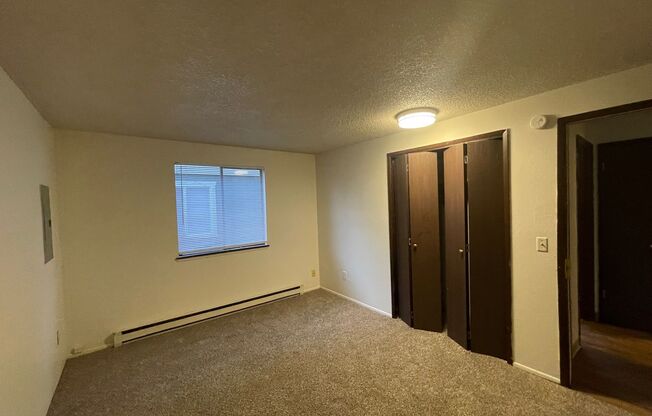 2 beds, 1 bath, 800 sqft, $1,100, Unit 6133