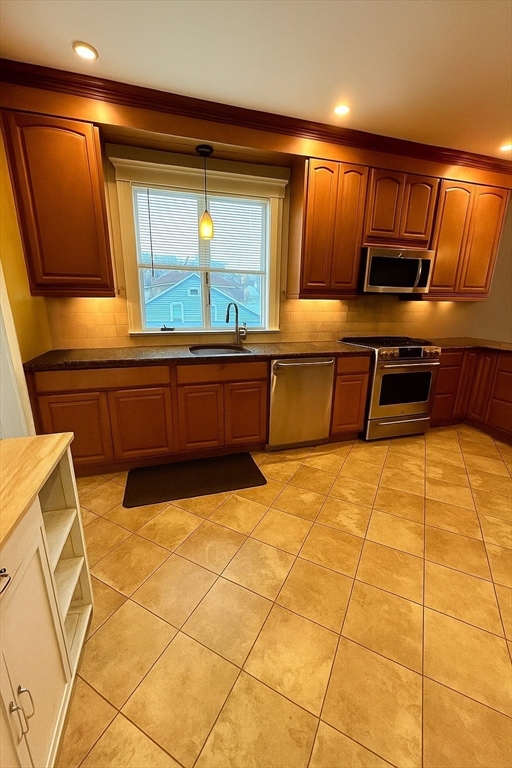 158 HIGHLAND AVE