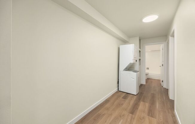 2 beds, 1 bath, 724 sqft, $2,450, Unit 105
