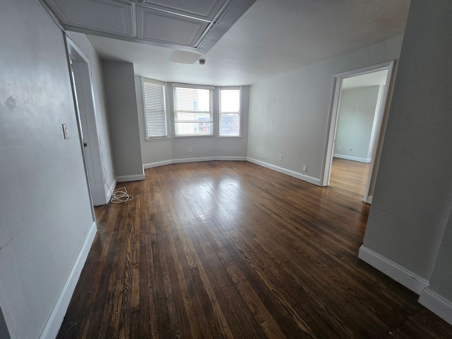 Bright 2 bed 1 bath in the heart of Rittenhouse