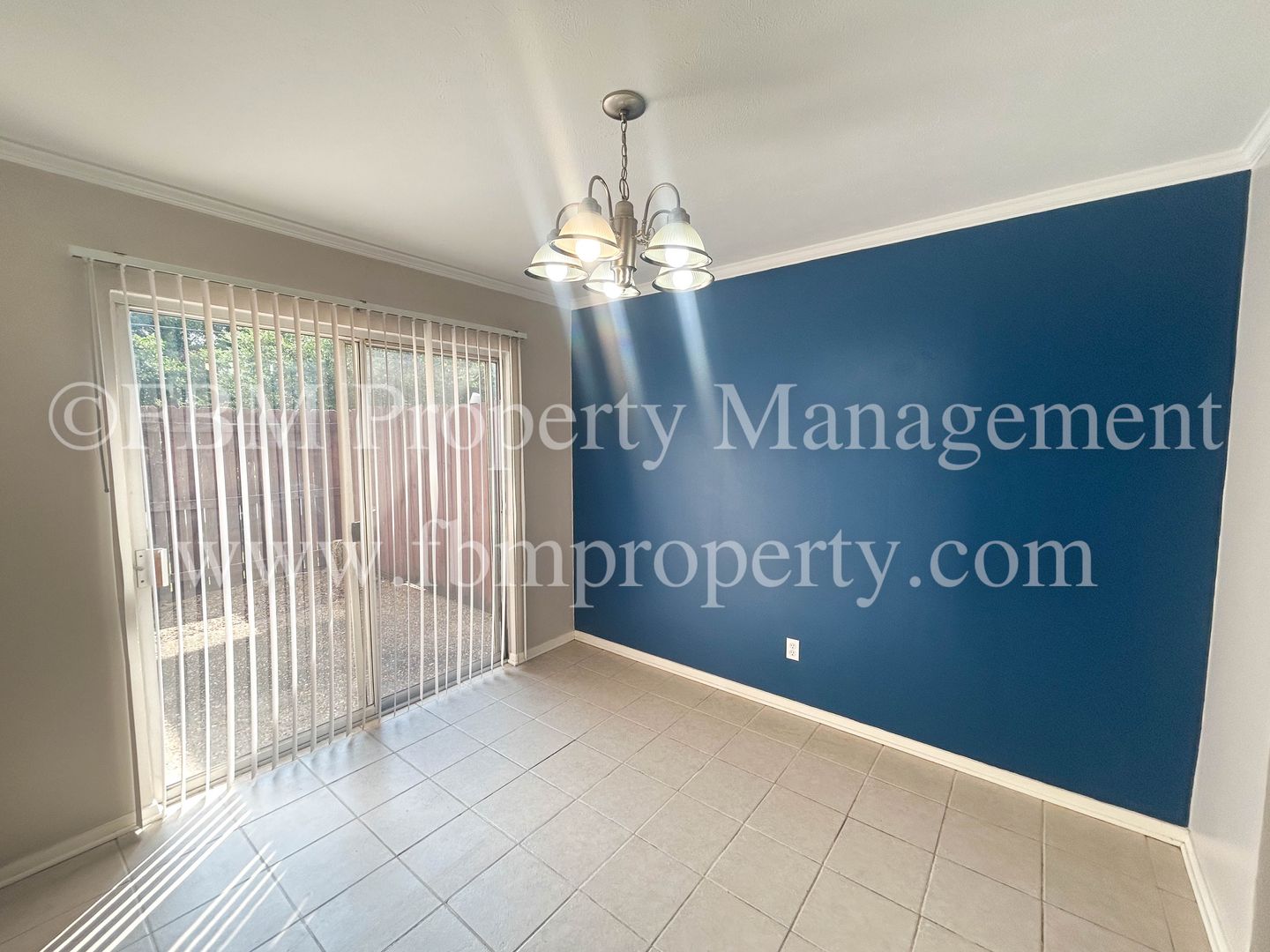407 N Preston St, Unit A1 - Cozy 2 Bedroom, 1 Bathroom Downstairs Apartment in Ennis, TX!