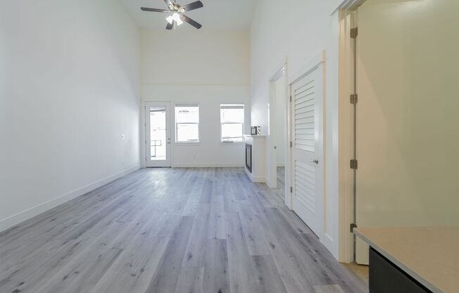 2 beds, 1 bath, 756 sqft, $1,825, Unit 1302