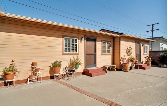 6516 GENTRY AVE