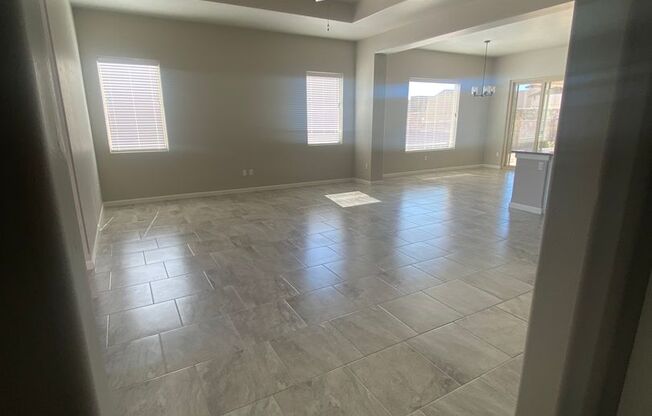Newer 3 Bedroom+ Office Near Red Hawk Golf Course