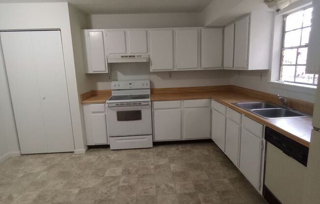 2 beds, 1.5 baths, $995