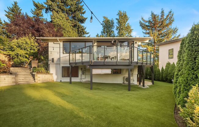 Kirkland West of Market - Luxury 3 Bedroom 3 Bath Home