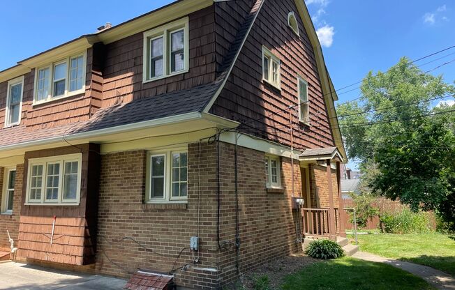 2230 Riverside Dr NE