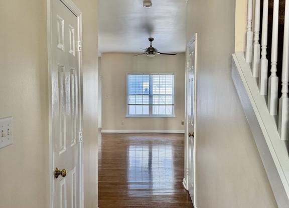 2037 LENNOX SQ RD