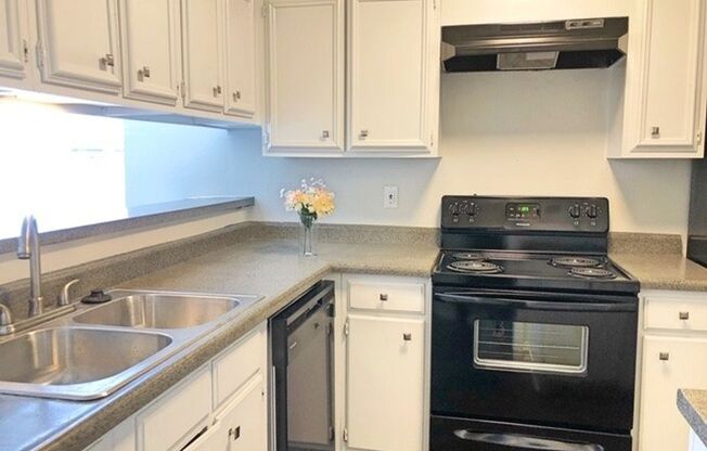 2 beds, 1 bath, 873 sqft, $965, Unit 03-0302