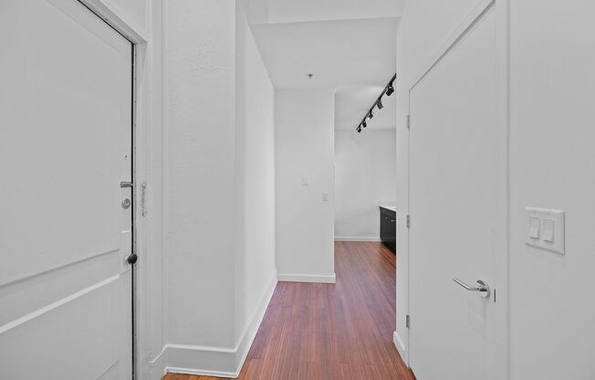 1 bed, 1 bath, 735 sqft, $1,816, Unit 100-514