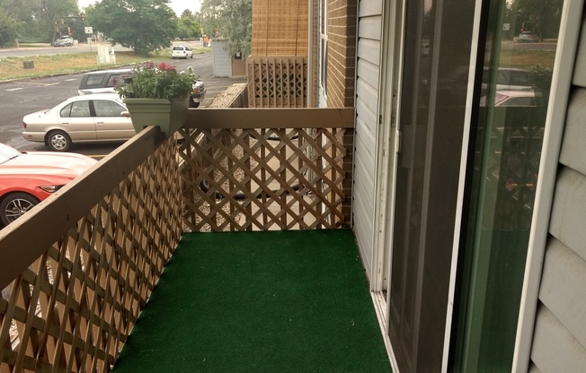 QUAINT 2 Bed 1 Bath Apartment in Louisville-Available August 5th