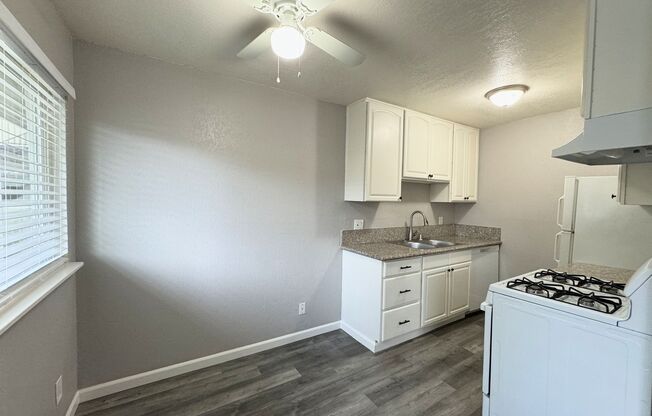 Oak Plaza Apartments