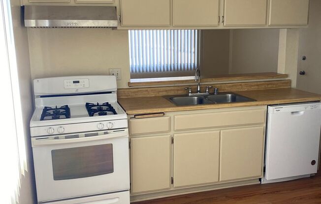 2 beds, 1 bath, $1,925, Unit 7