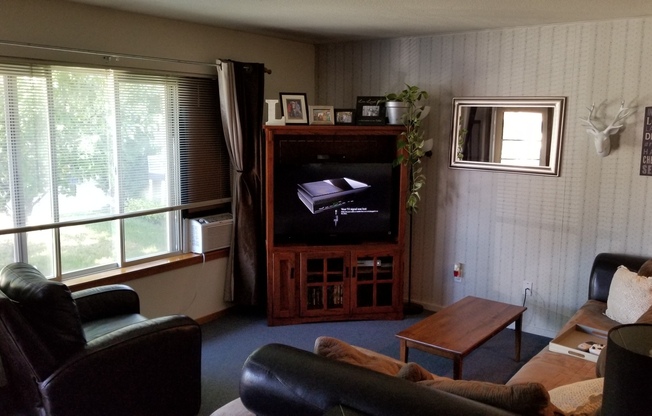 VIDEOTOUR: 2-Bedroom with Garage, close to Kiwanis Park. PET FRIENDLY