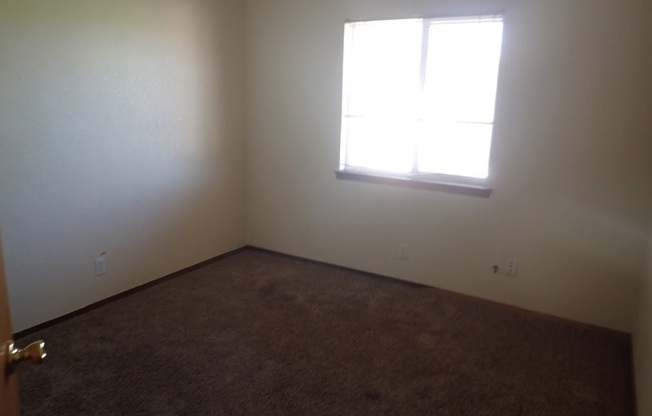 3 beds, 2 baths, $1,595