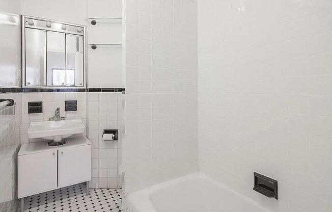 28 W 90 ST