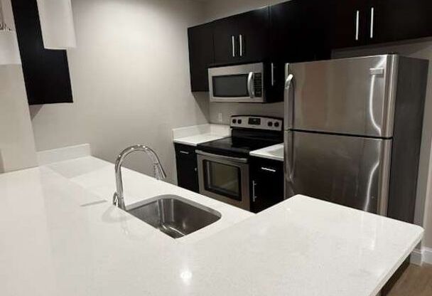 2 beds, 2 baths, 876 sqft, $2,425, Unit 514