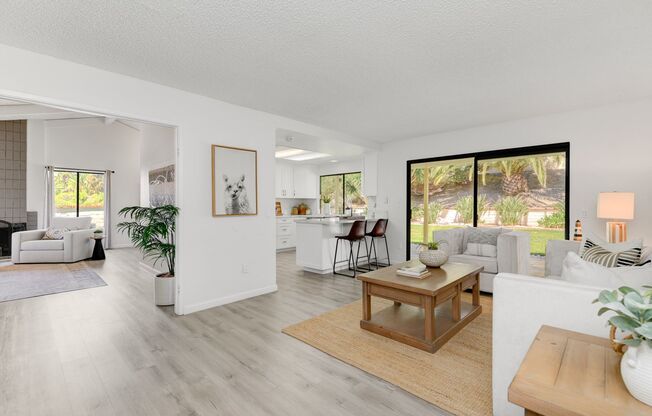 4bd/2ba Single Story Home In Hennie Hills Oceanside!