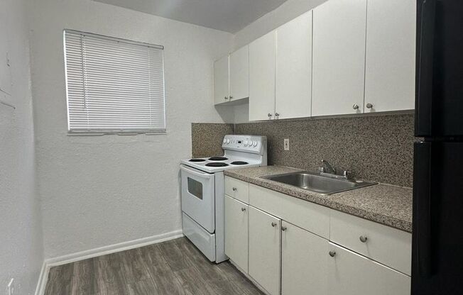 SECTION-8 Welcomed - 2 Bedroom - Free Water