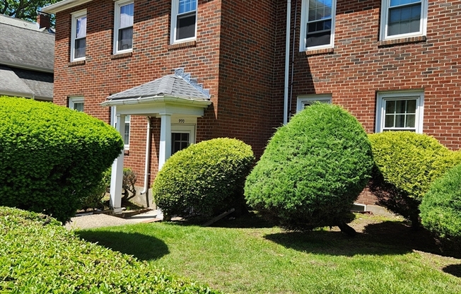 990 MAIN ST