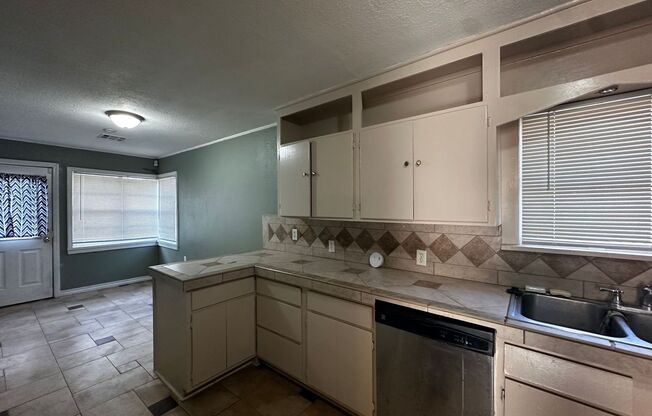 2 beds, 1.5 baths, $1,250