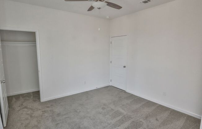 3 beds, 2.5 baths, $1,850, Unit Dakota st #102