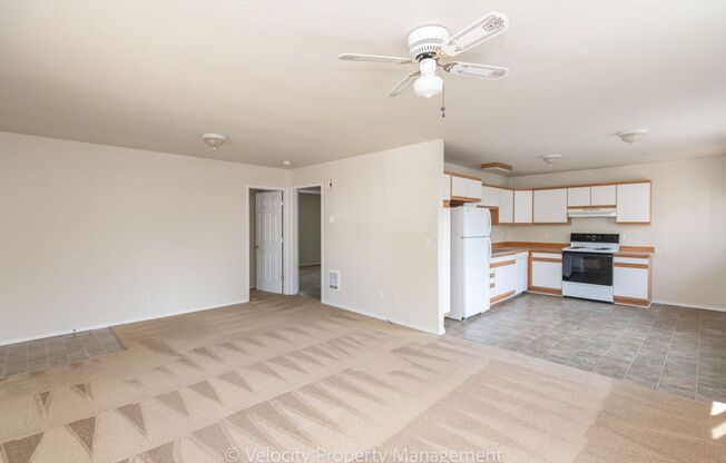 Bright and spacious 2 bedroom home!