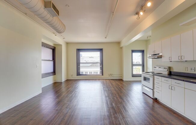 1 bed, 1 bath, 726 sqft, $2,350, Unit 1023-304