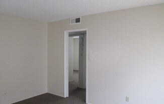 2 beds, 1 bath, $1,250, Unit A