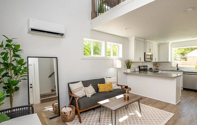 ✨Modern 2BD/2BA Townhome-Style Unit in Foster-Powell – Prime Location!✨