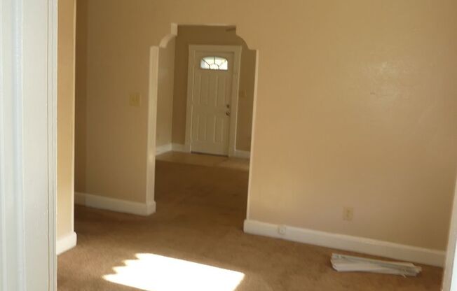 2 beds, 1 bath, $1,100