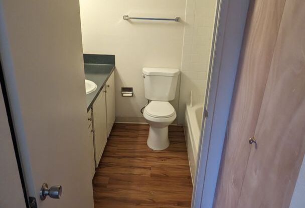 Studio, 1 bath, 350 sqft, $895, Unit 204