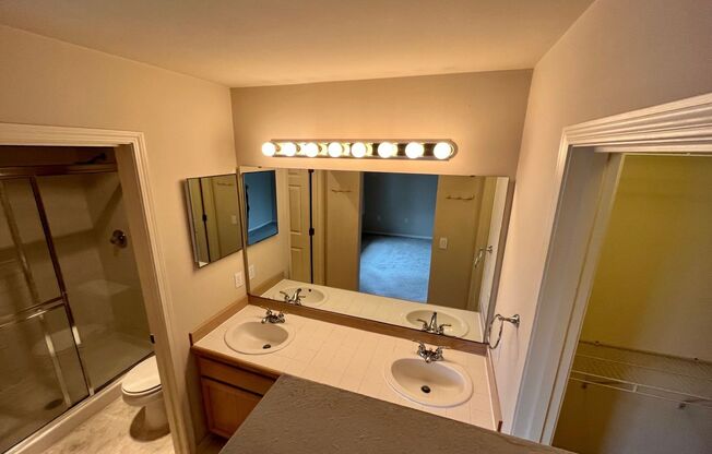 2 beds, 2.5 baths, $2,650, Unit # #J 202