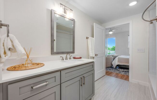 Studio, 1 bath, 608 sqft, $1,375